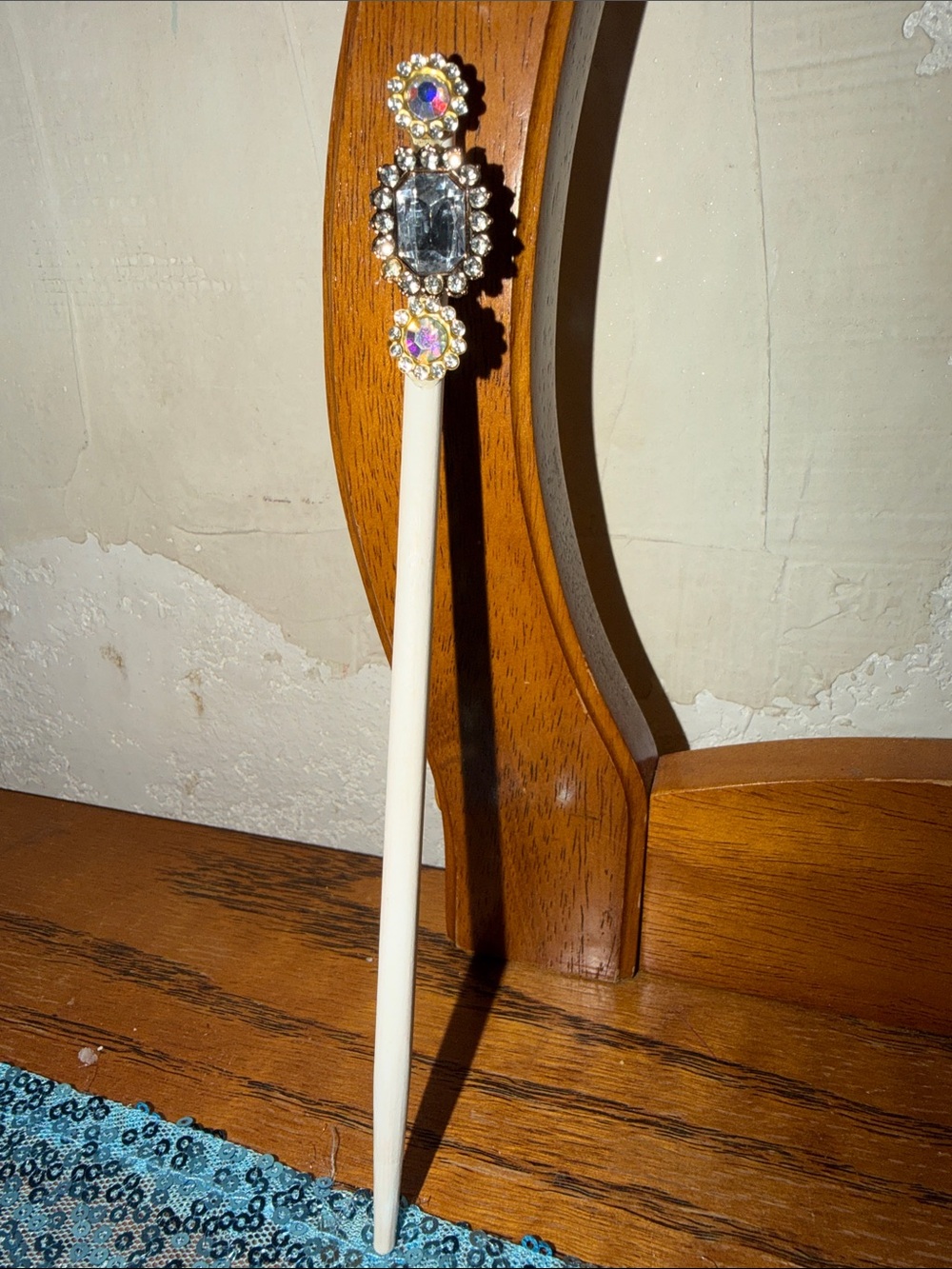 Crystal-Embellished White Hair Stick